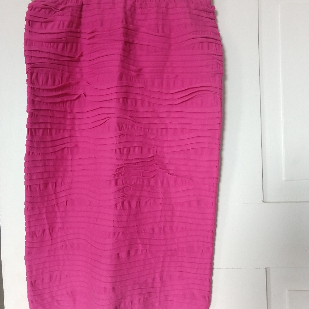 Hot pink midi tight-fitting skirt